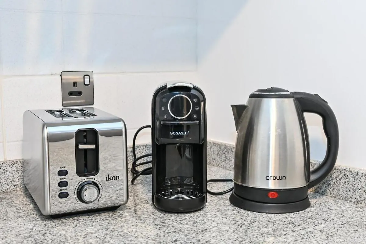 Stylish 1Br Apartment - Central Location In Jvc - Balcony - Holiday Boulevard 두바이 0*,